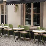 Le Virage Bistro En Hotel